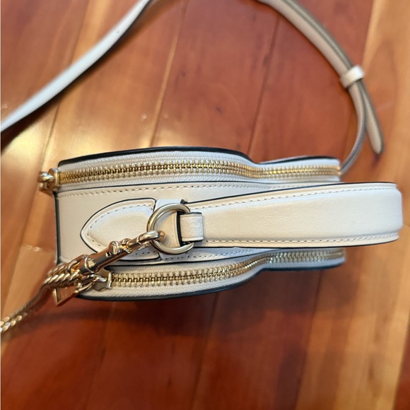 Coach Heart Crossbody In Signature Canvas With Heart Print CP021 - Picture 6 of 12